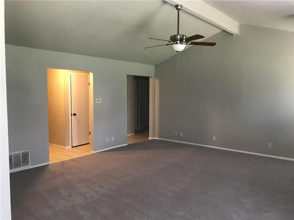 Photo 5 of 606 BROOKHOLLOW DR