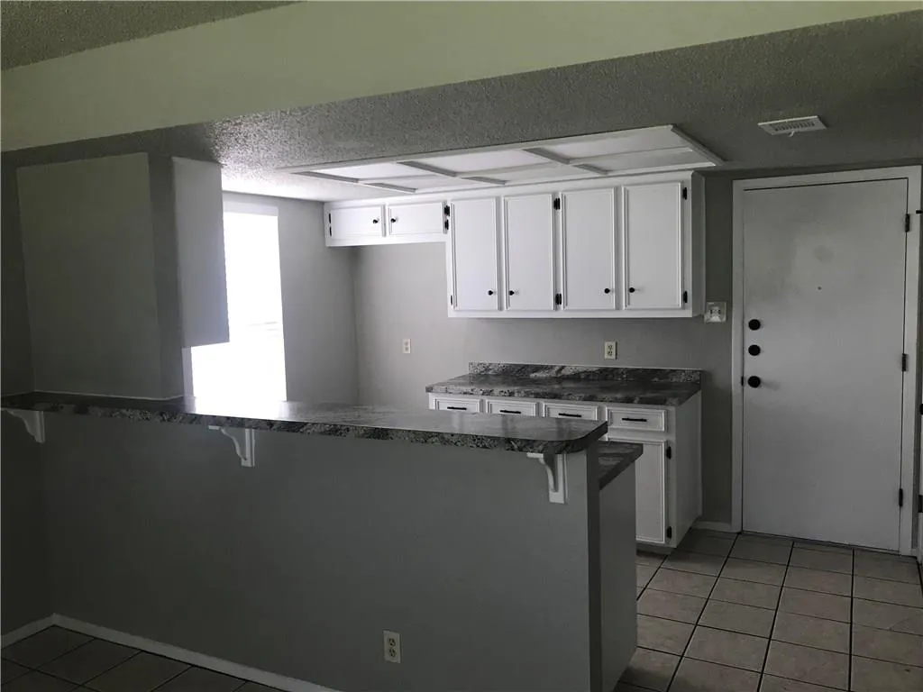 Photo 5 of 606 BROOKHOLLOW DR