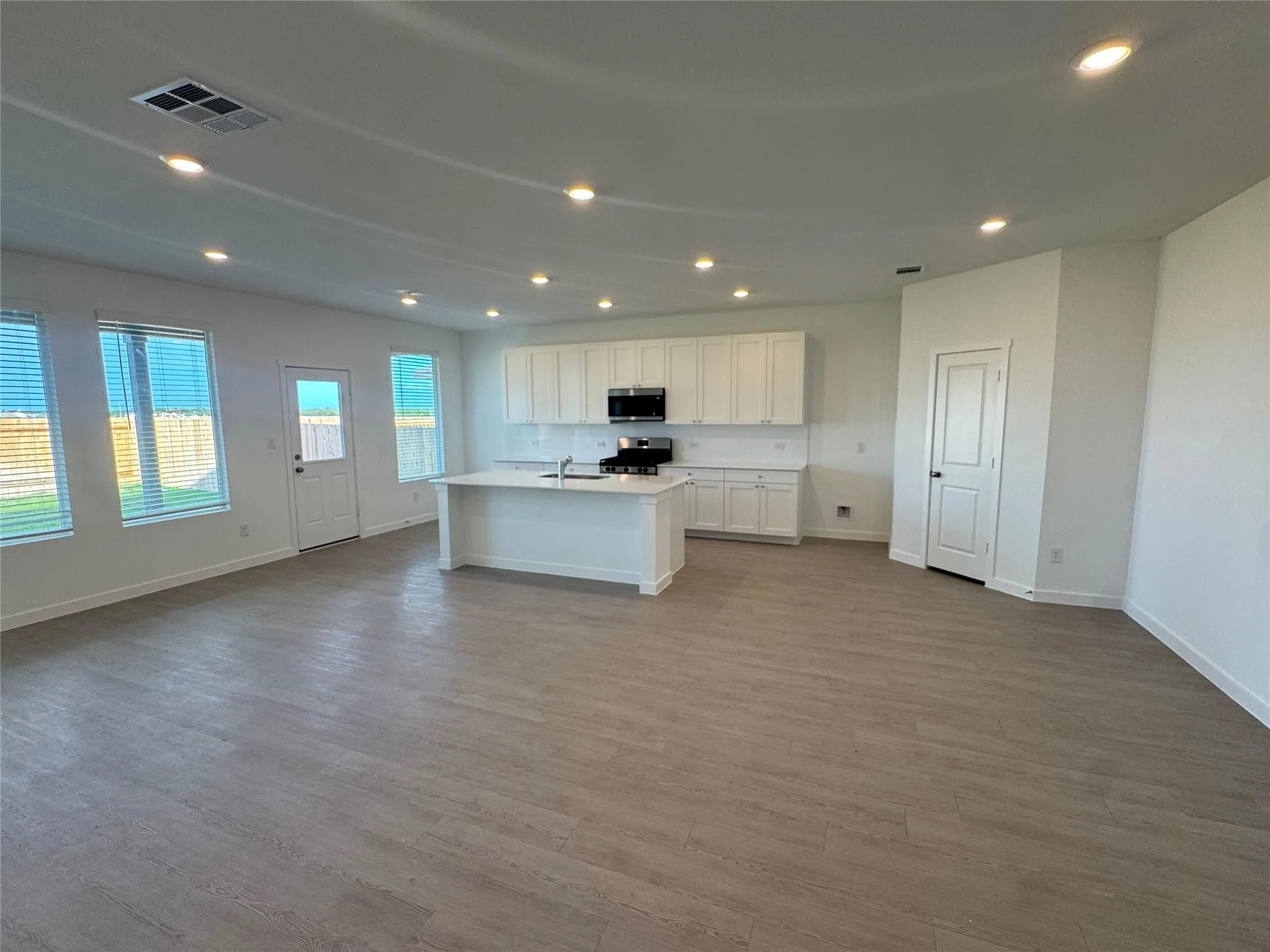 Photo 3 of 105 EL MIRAGE RD