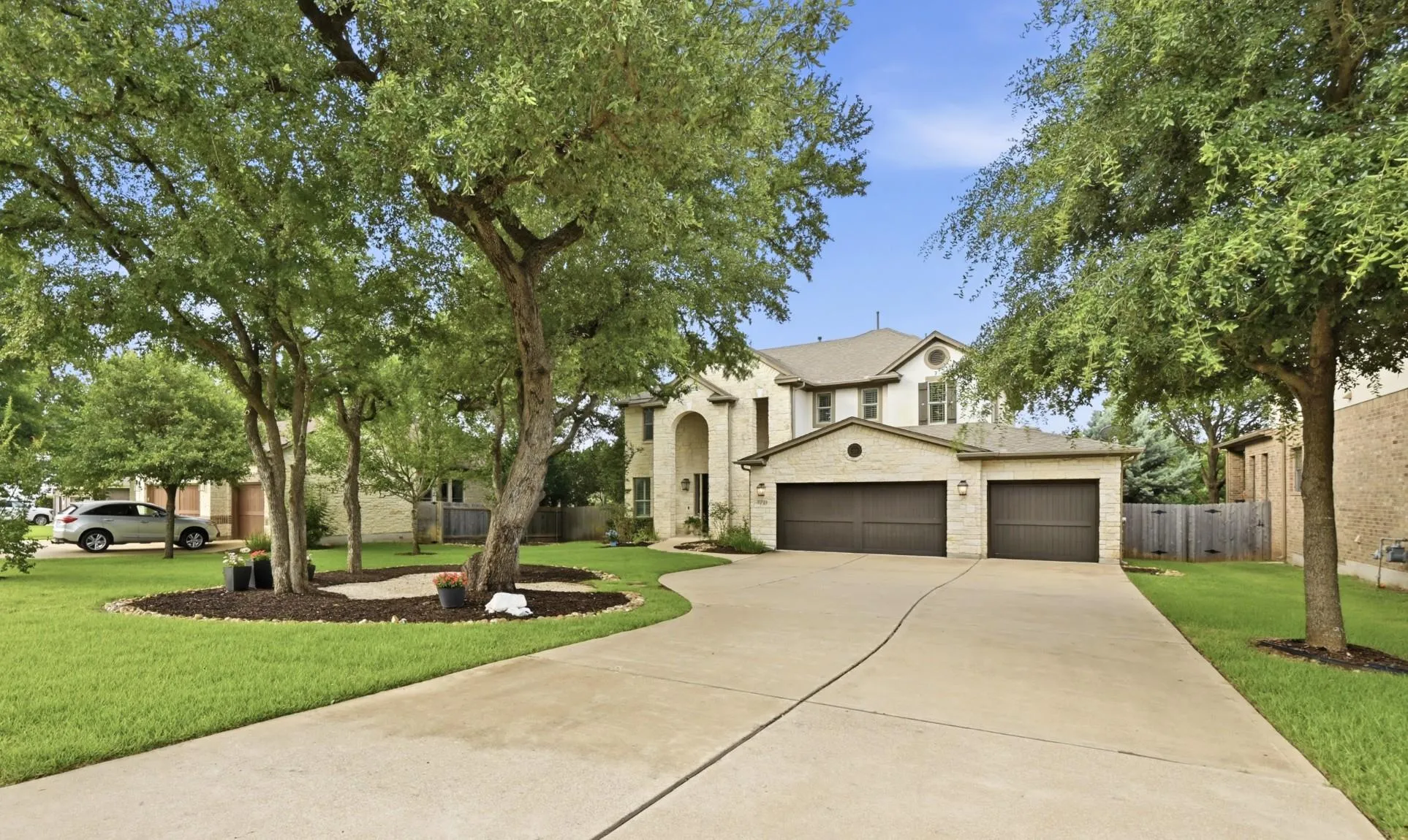Photo 2 of 7721 HAGGANS LN