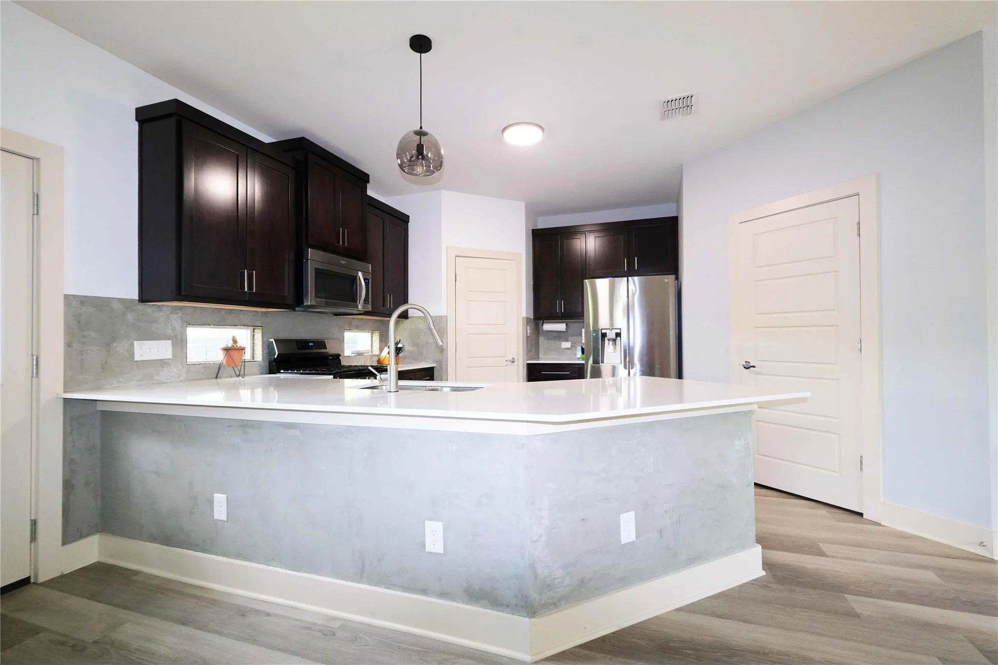 Photo 5 of 604 ALLEN ST #104