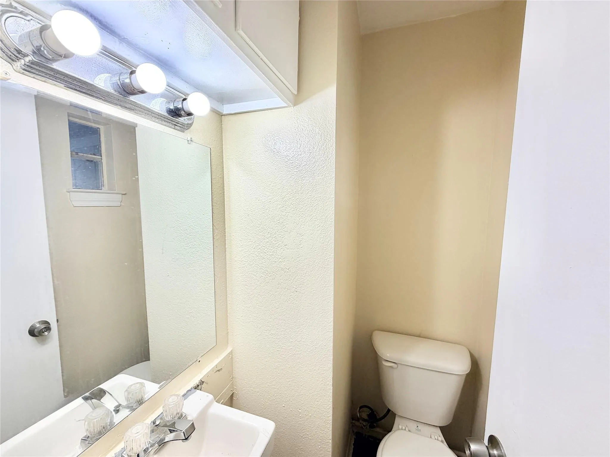 Photo 3 of 6257 MANOR RD #B