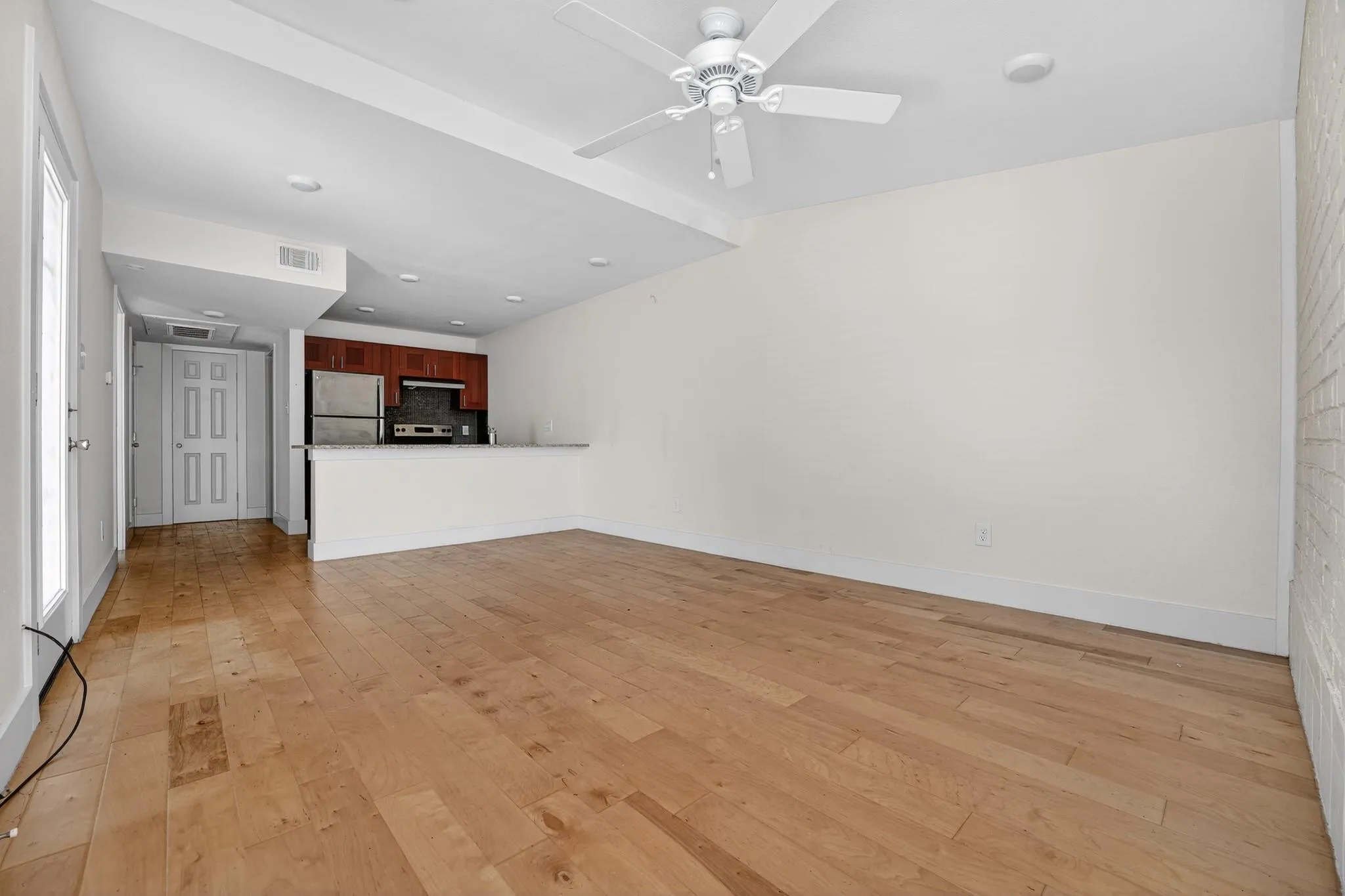 Photo 5 of 909 REINLI ST #240