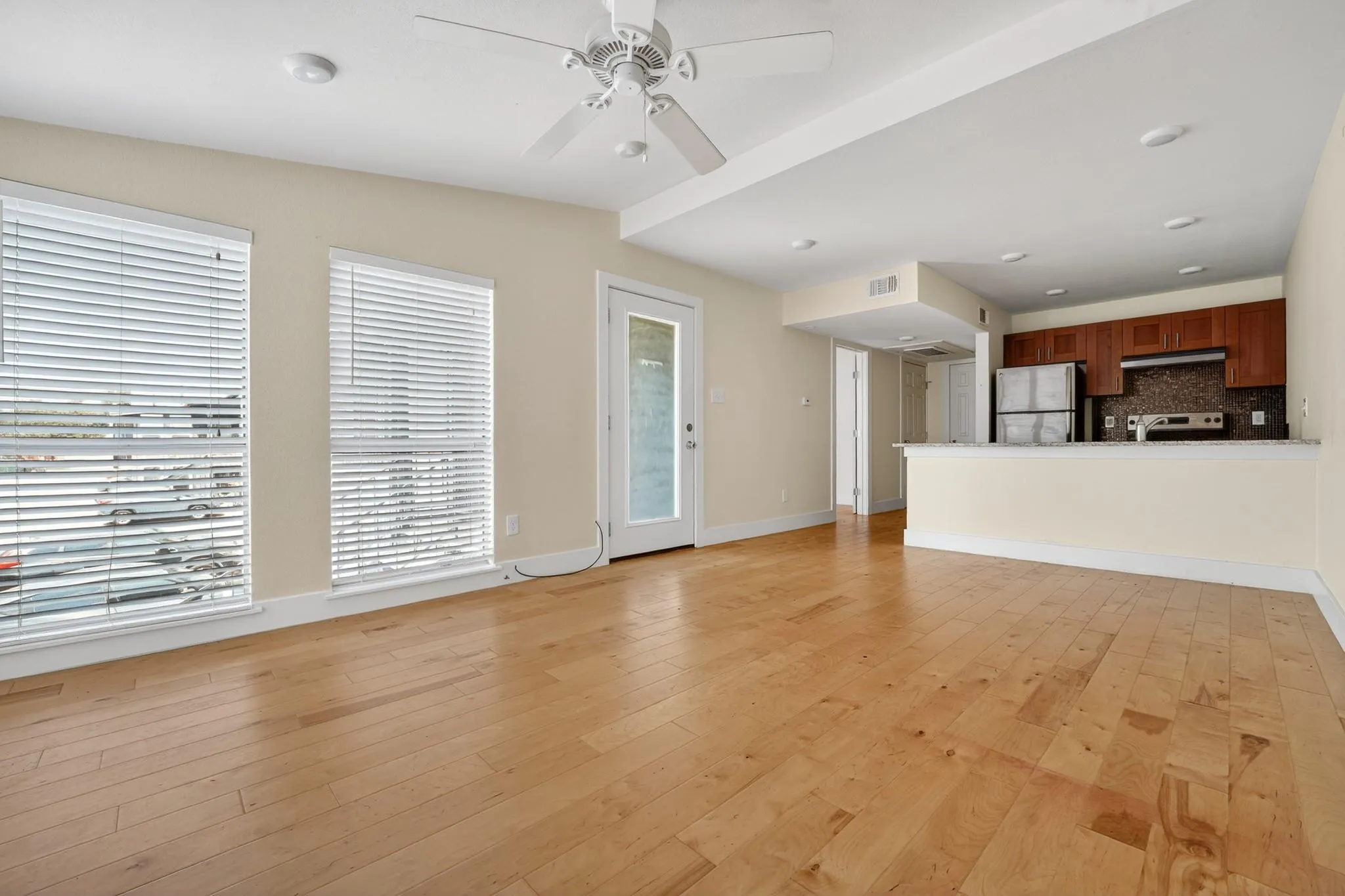 Photo 3 of 909 REINLI ST #240