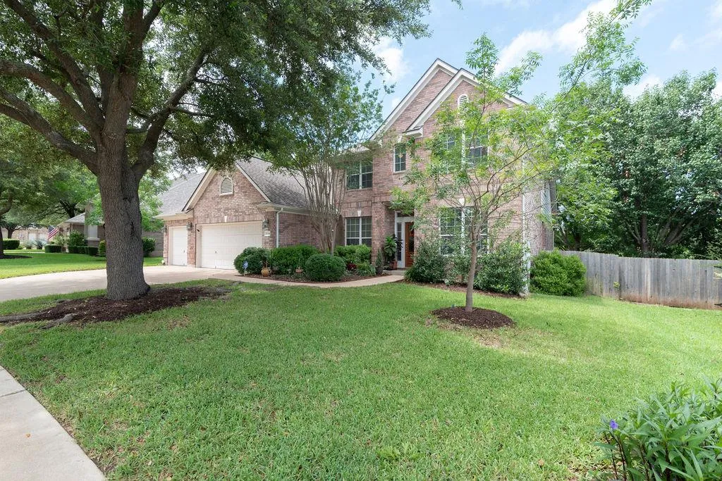 Photo 4 of 10304 MEDINAH GREENS DR