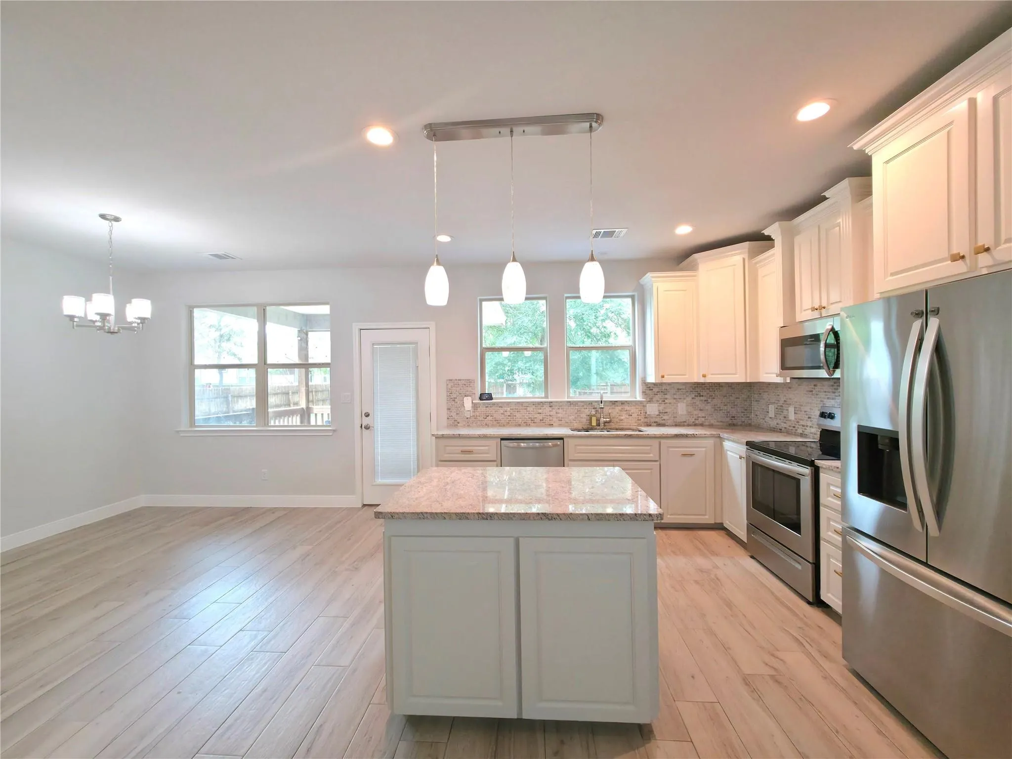 Photo 3 of 406 NENE LN