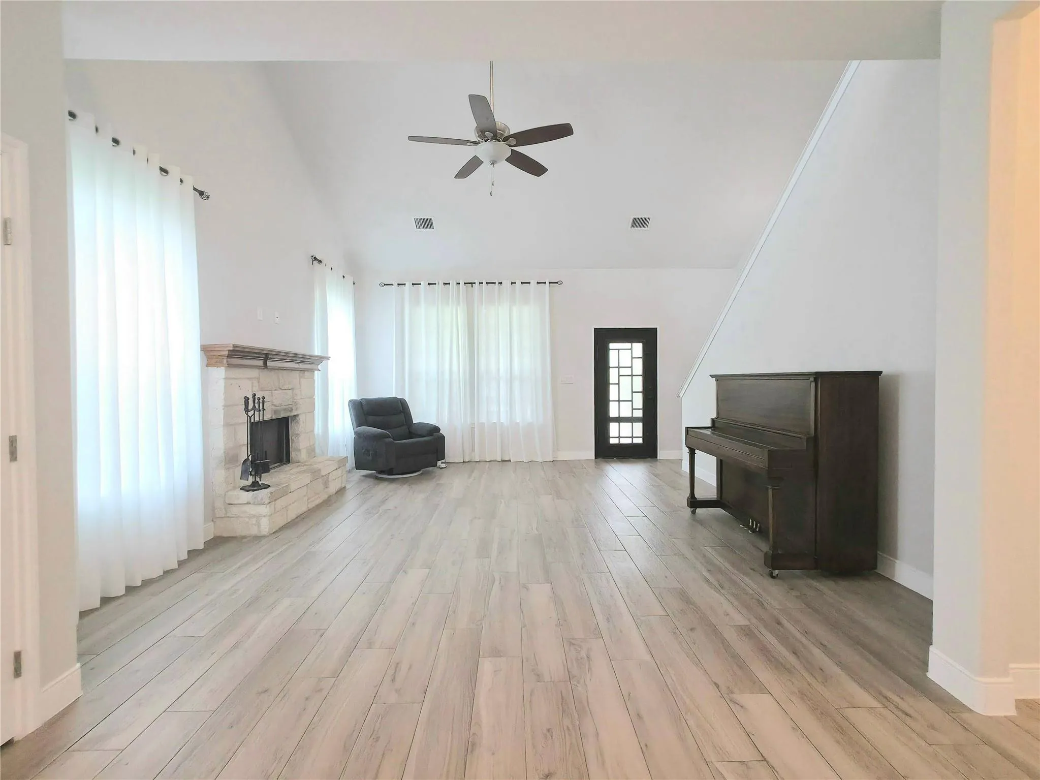 Photo 2 of 406 NENE LN