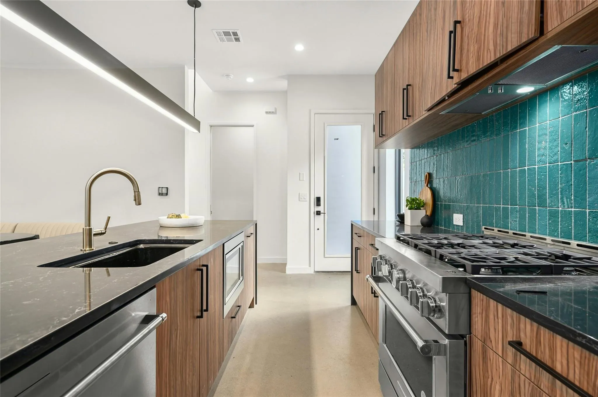 Photo 5 of 219 LESSIN LN #UNIT 6