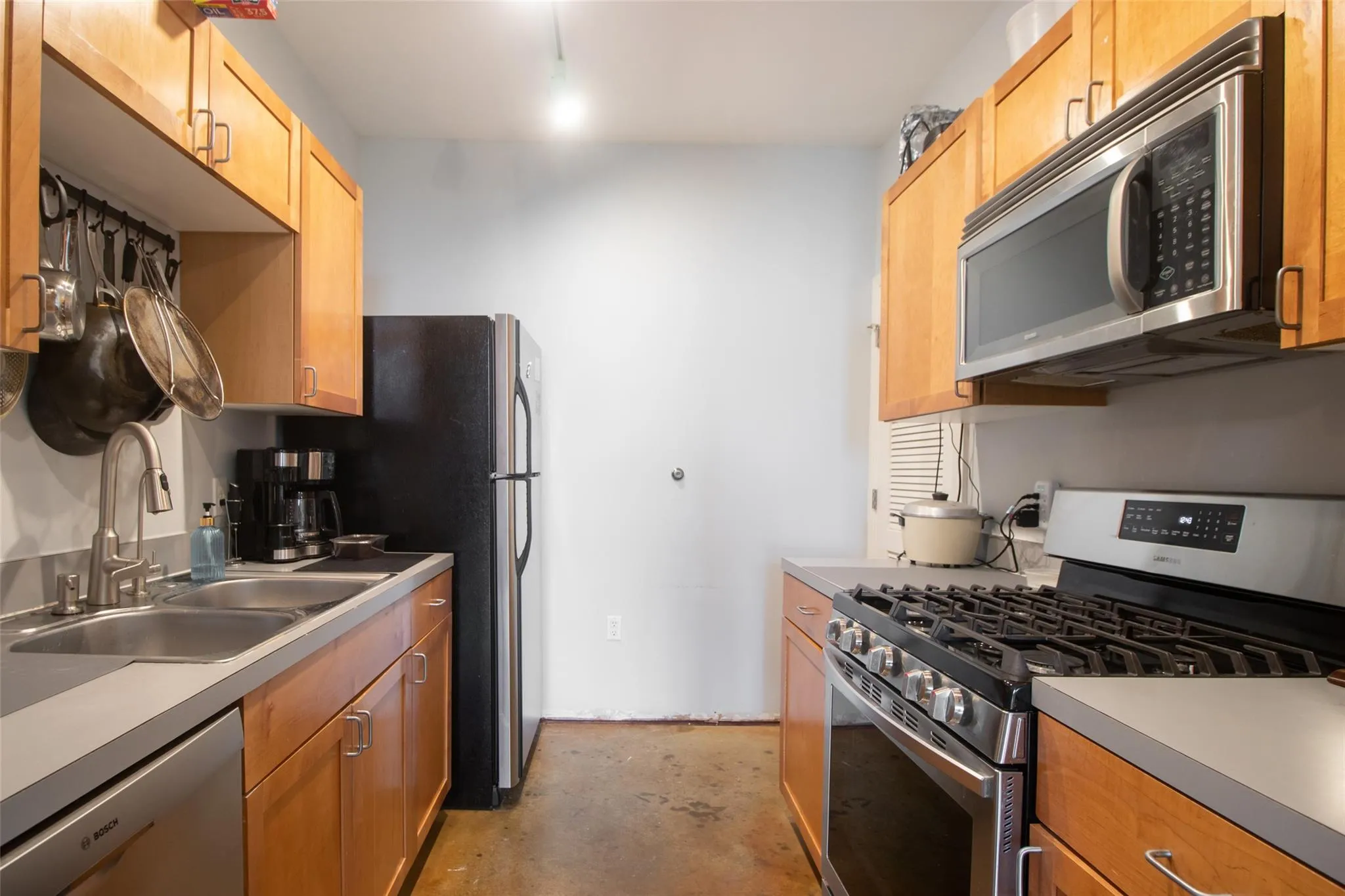 Photo 3 of 2401 E 6TH ST #6100