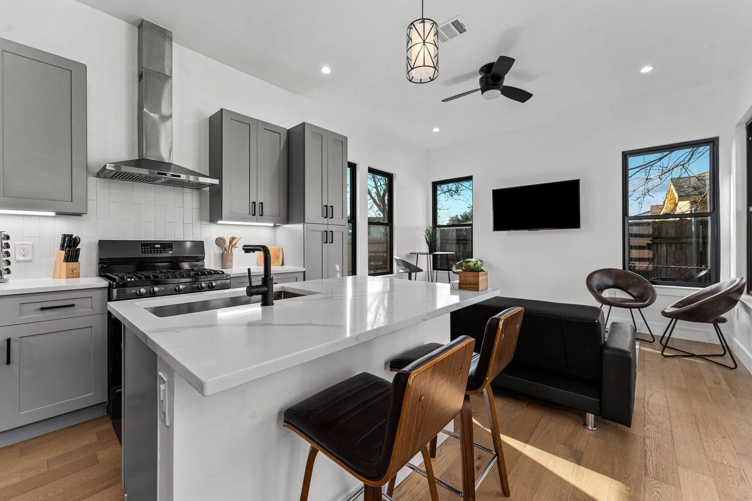 Photo 5 of 910 TILLERY ST #B