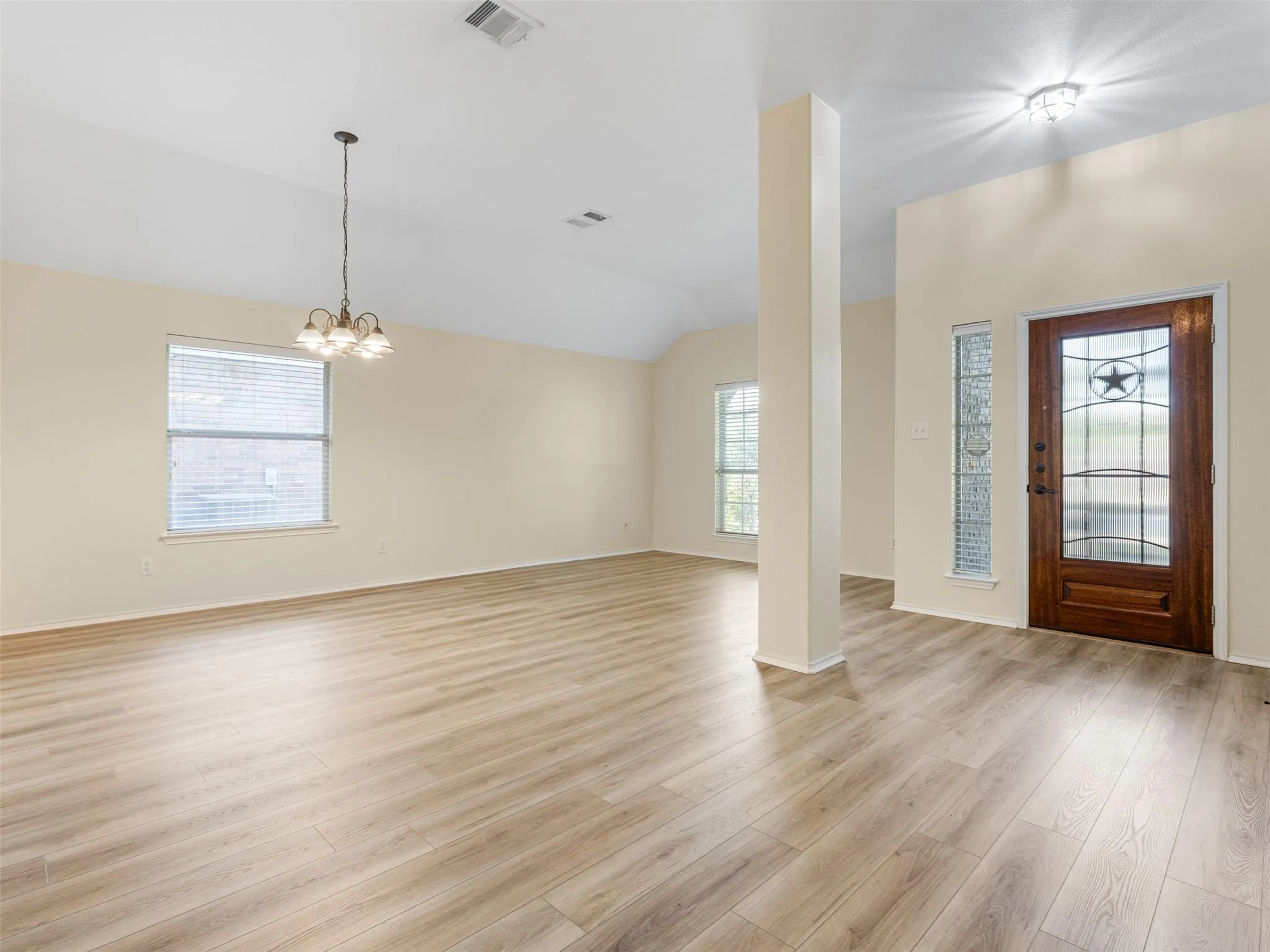 Photo 4 of 537 BLUEHAW DR
