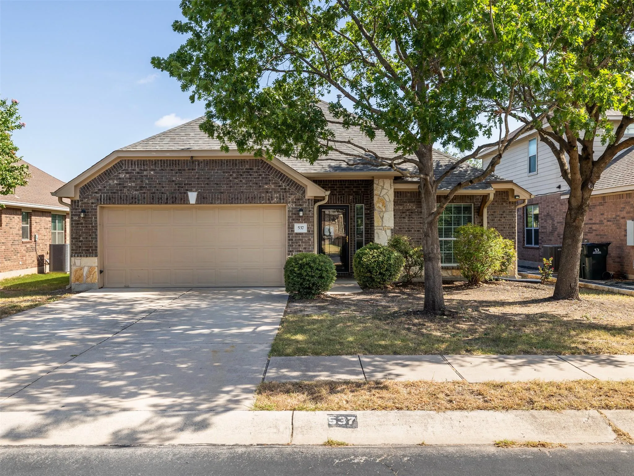 Photo 2 of 537 BLUEHAW DR