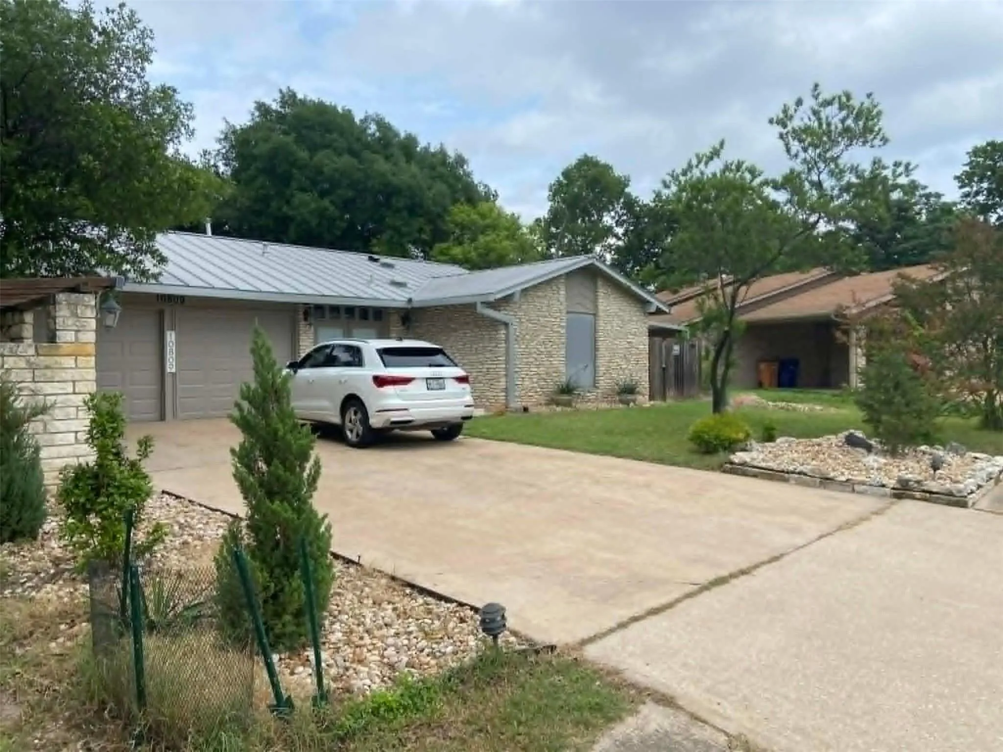 Photo 2 of 10809 LAMBERT CIR