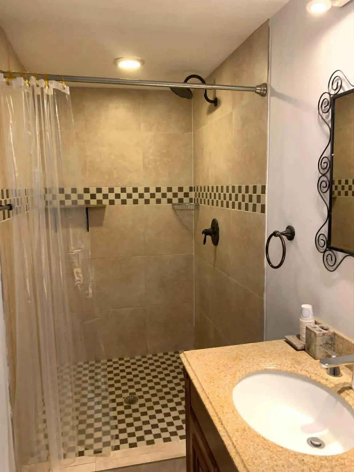 Photo 5 of 10809 LAMBERT CIR