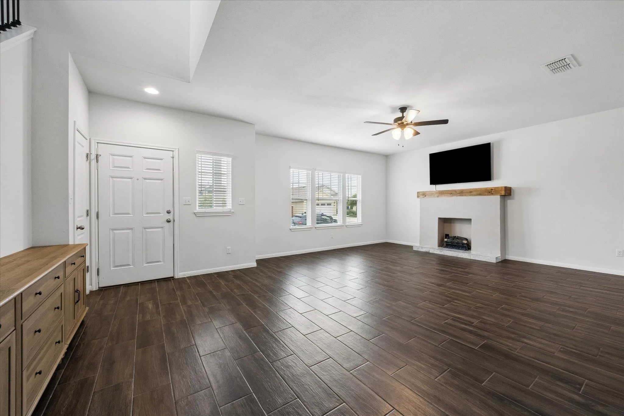 Photo 3 of 145 HORSEMINT WAY