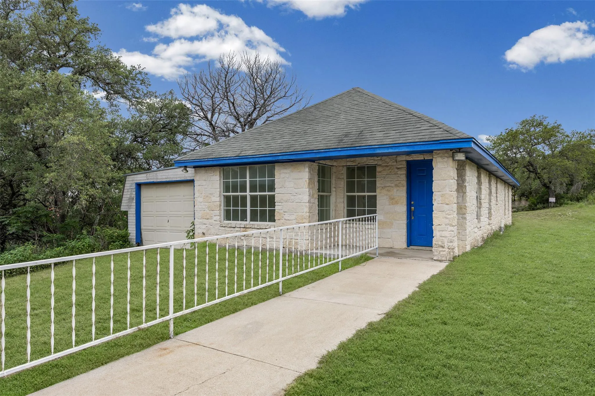 Photo 3 of 4205 PARK DR