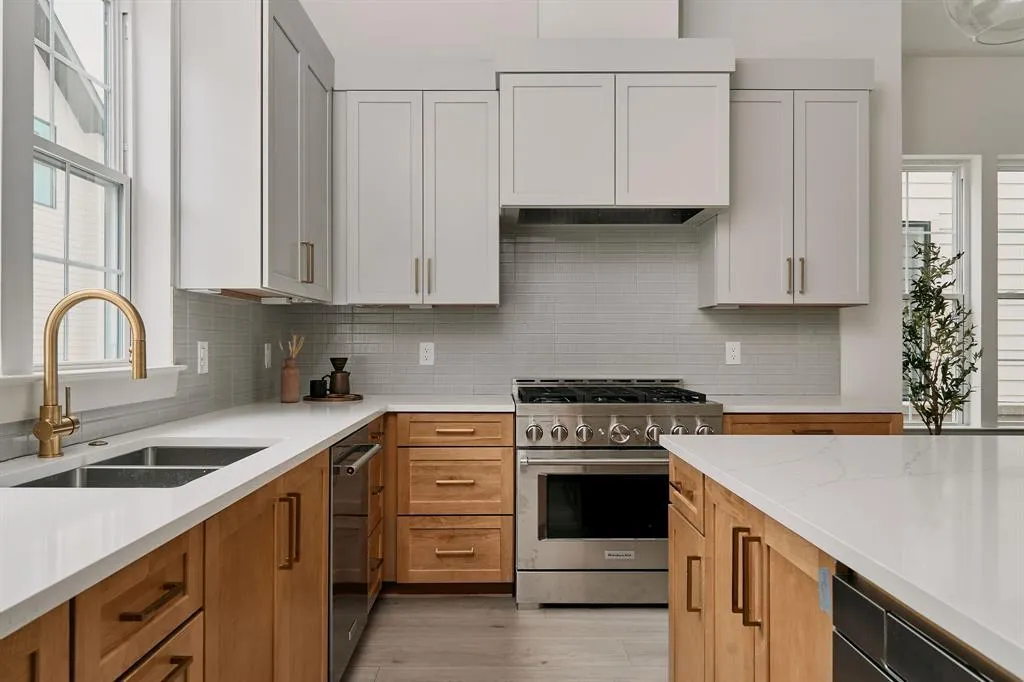 Photo 4 of 2209 WOODLAND AVE #601