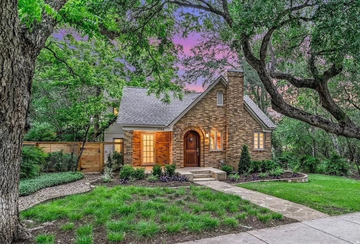 Photo 3 of 1704 TRAVIS HEIGHTS BLVD