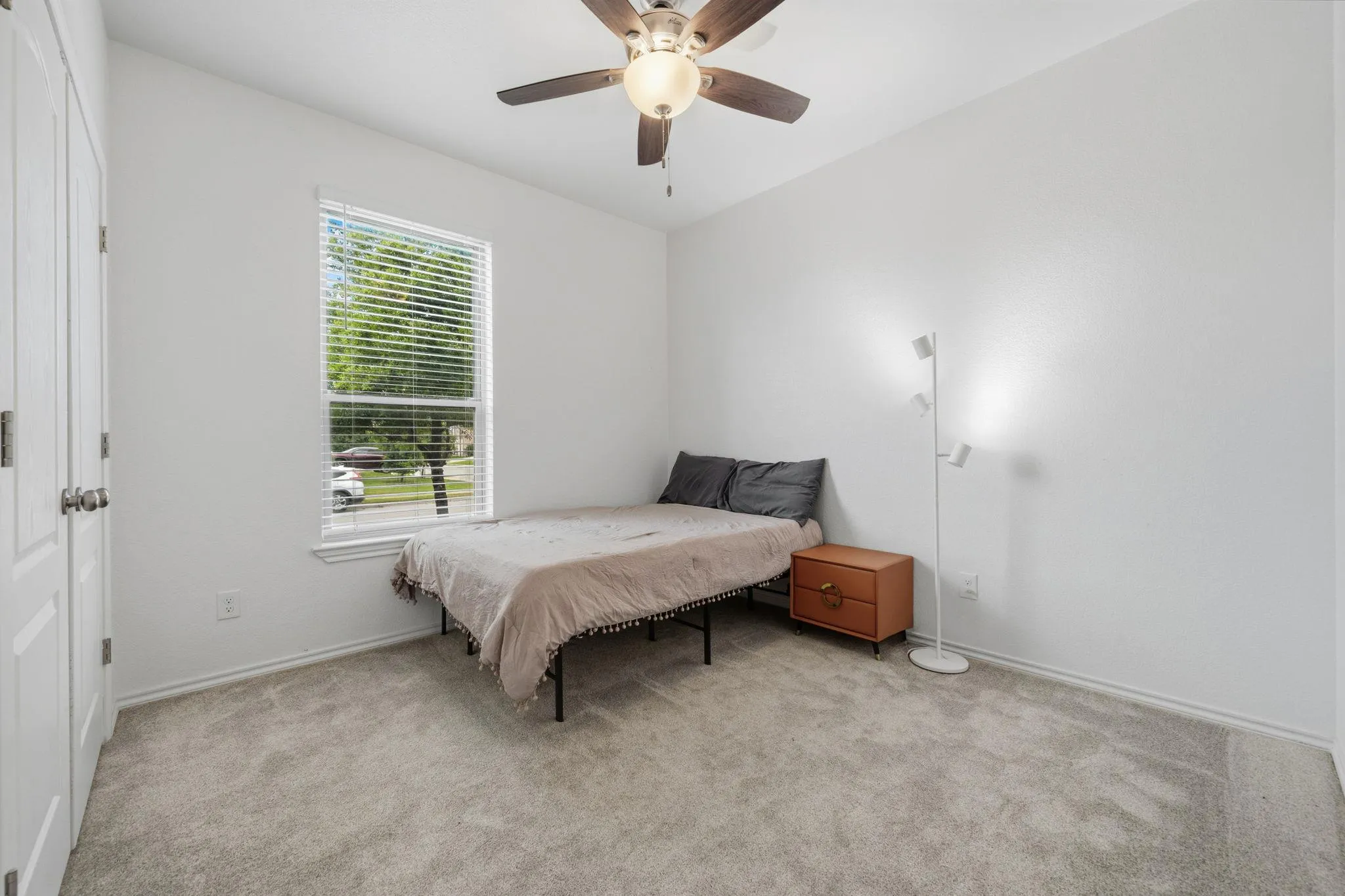 Photo 4 of 6289 MANTALCINO DR
