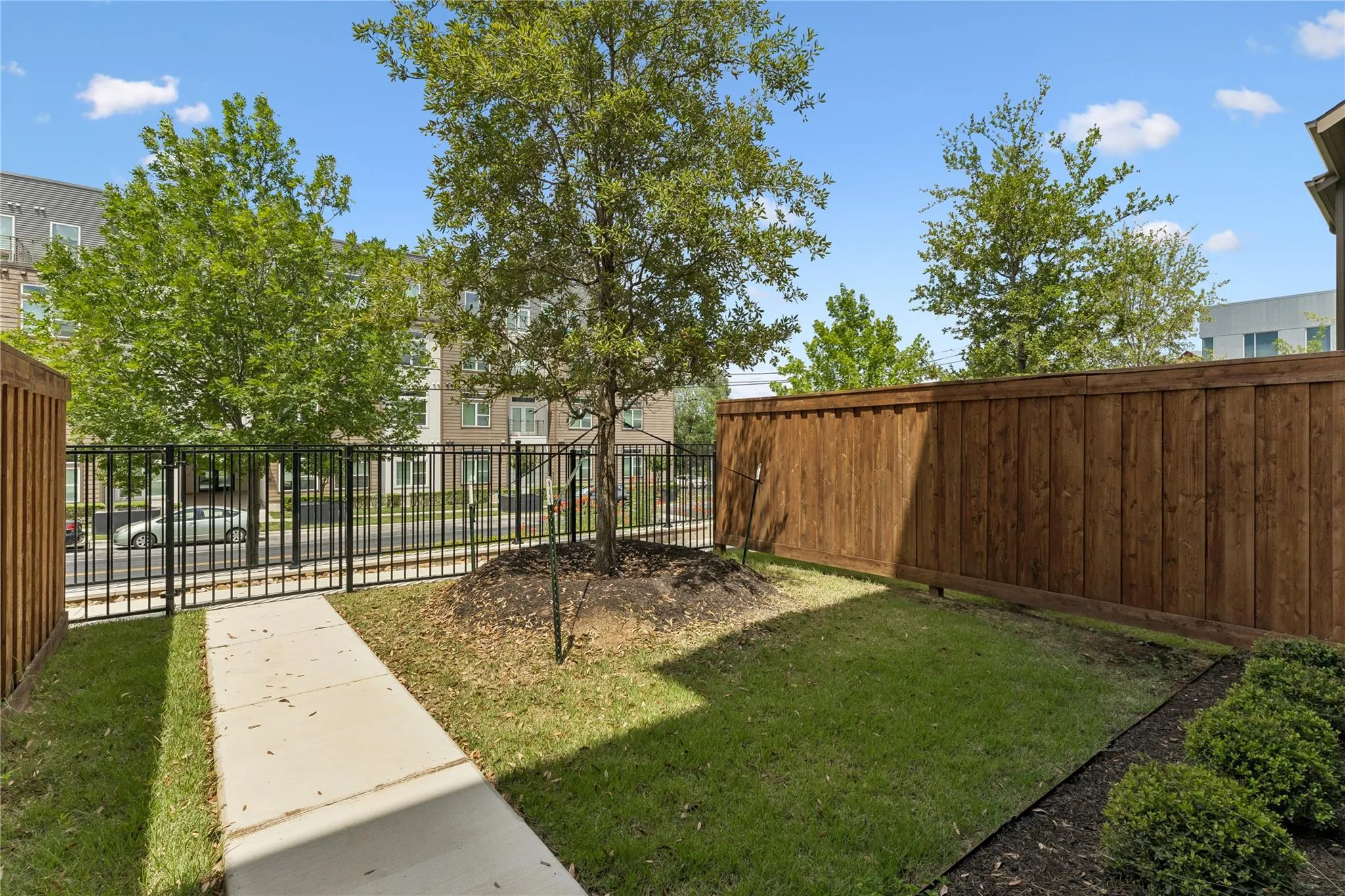 Photo 3 of 2209 WOODLAND AVE #203