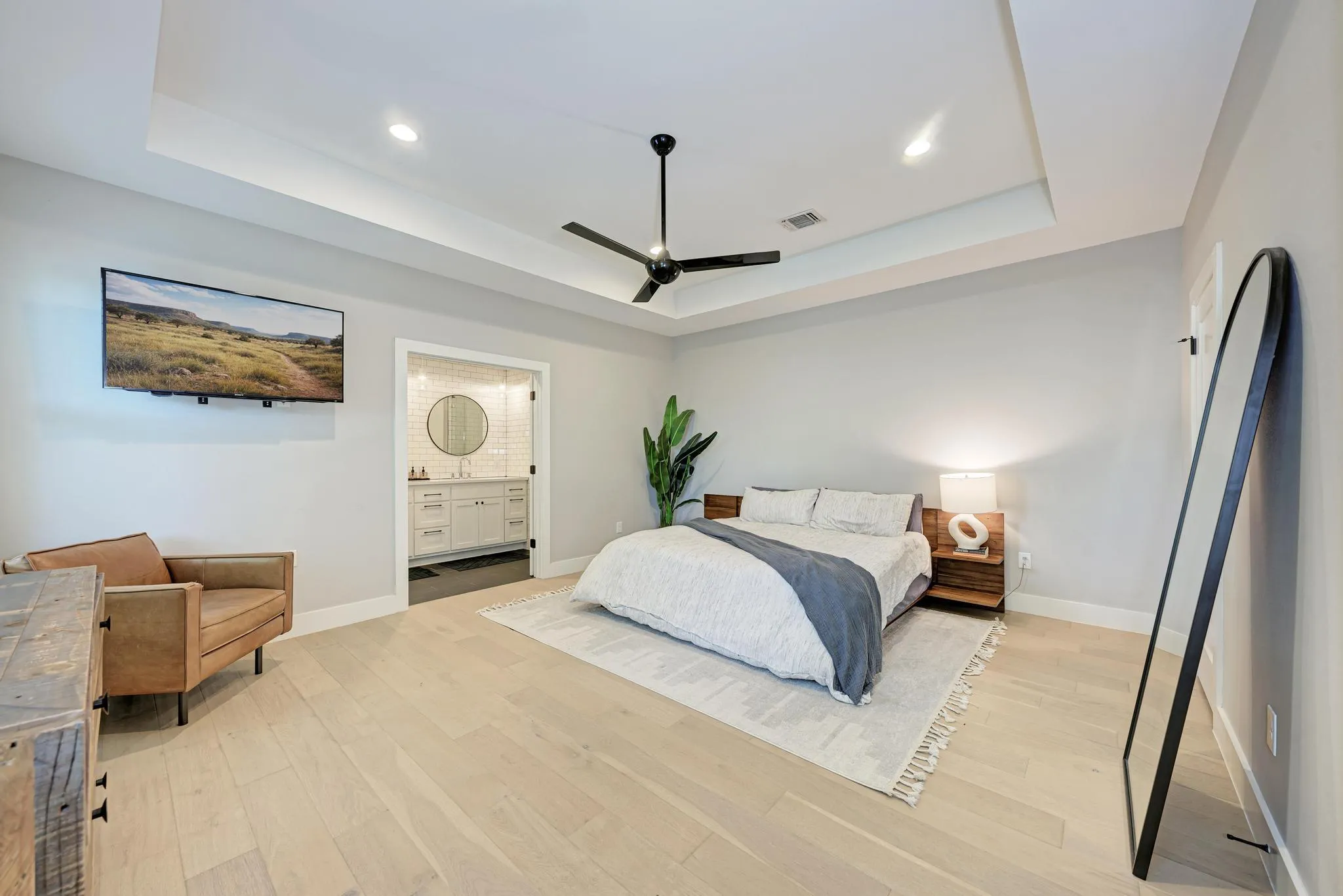 Photo 4 of 918 CARDINAL LN #A