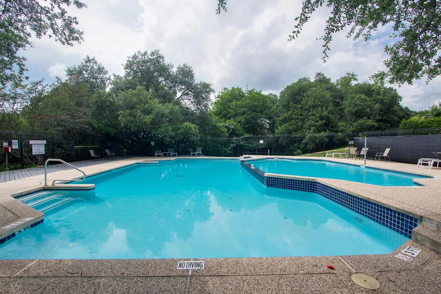 Photo 4 of 1015 E YAGER LN #125