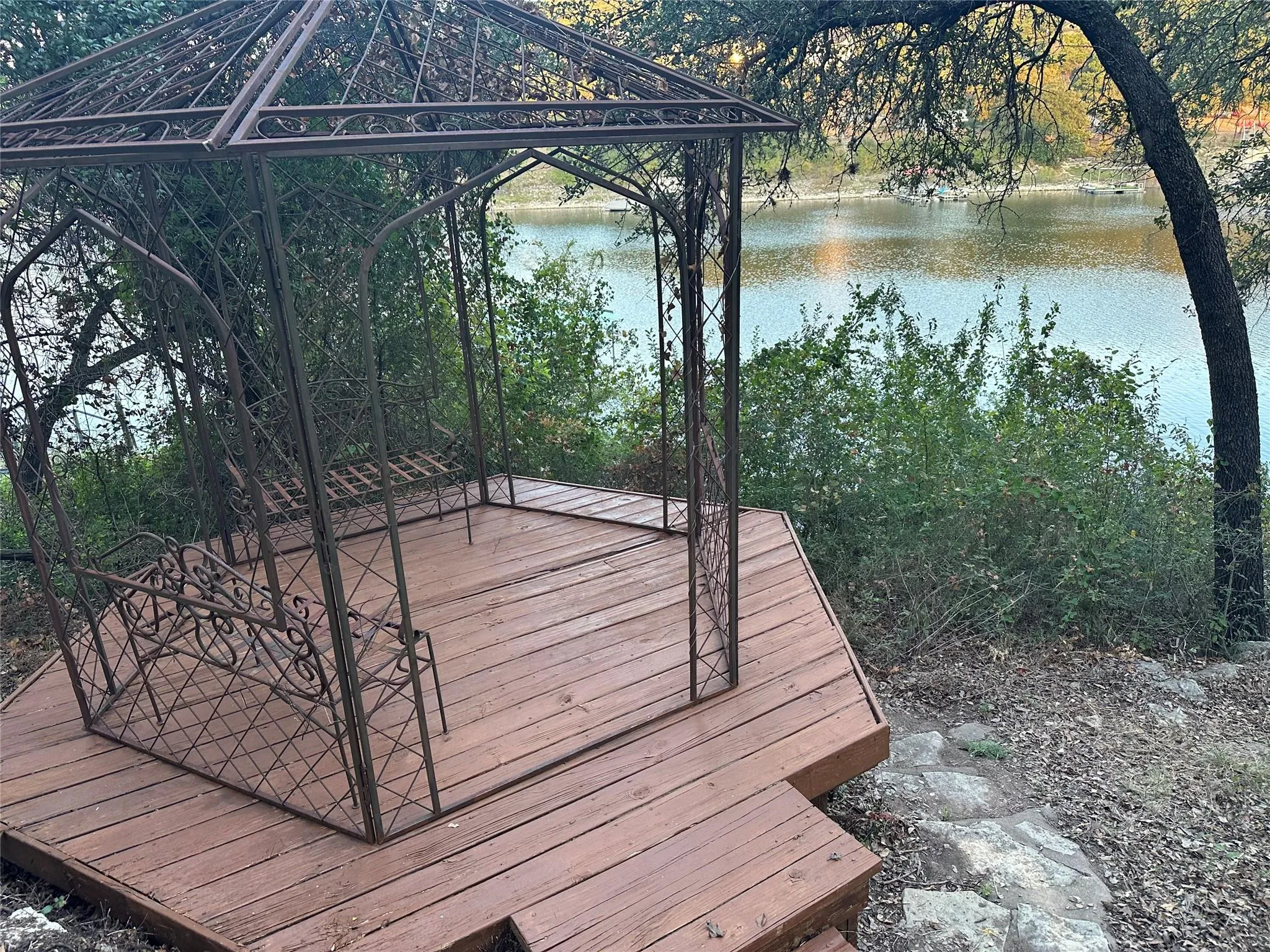 Photo 3 of 10903 LAKESIDE DR
