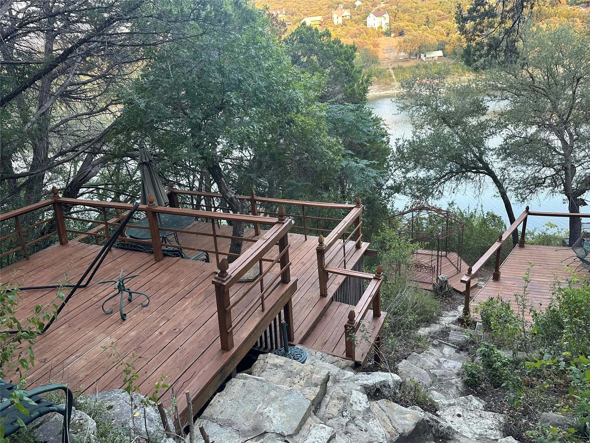 Photo 4 of 10903 LAKESIDE DR