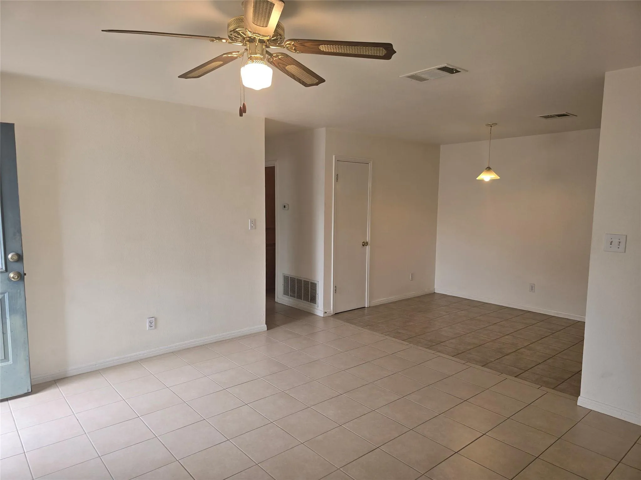 Photo 4 of 1915 ALEX AVE #B