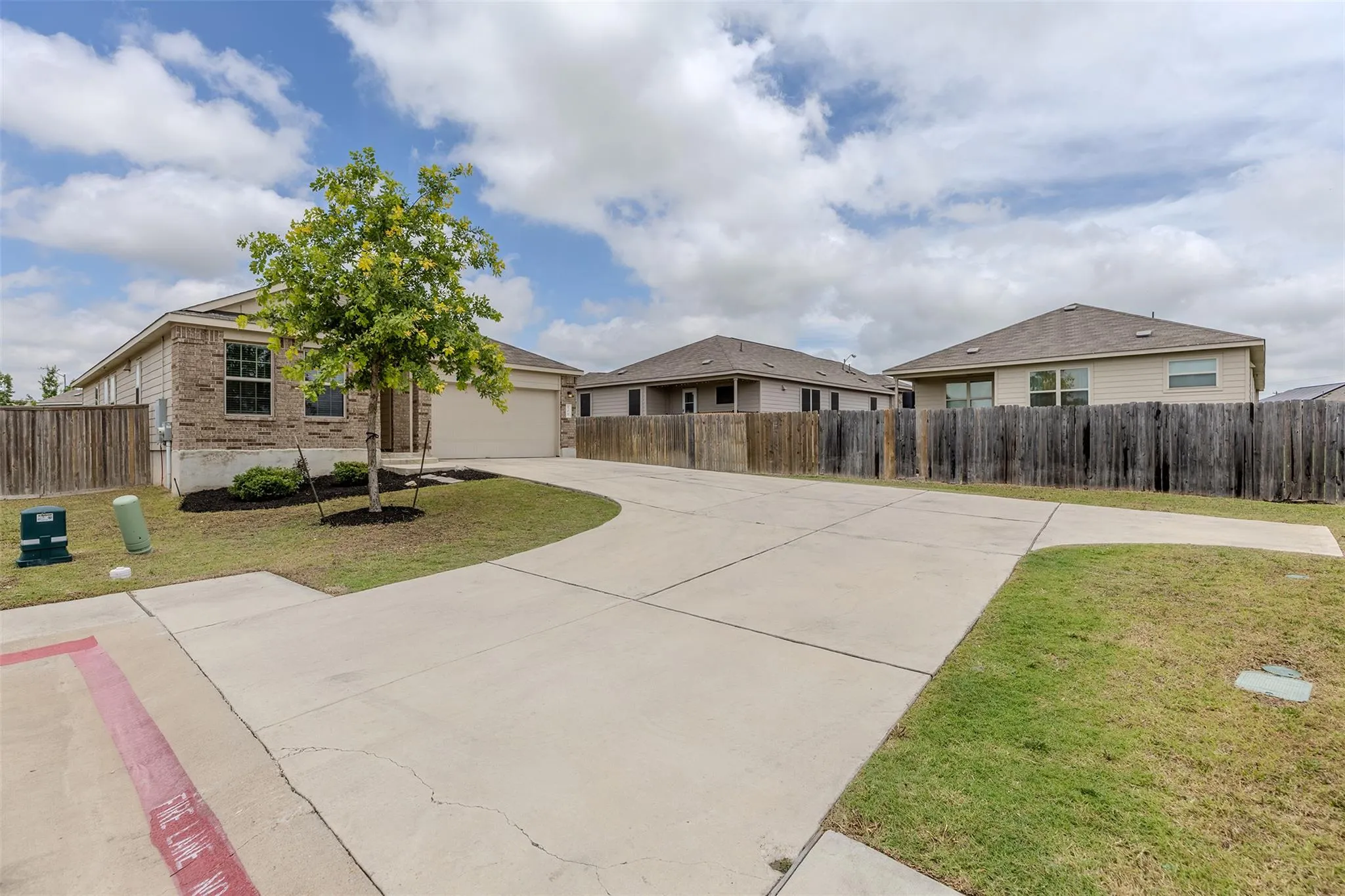 Photo 2 of 509 CALLISTO CT