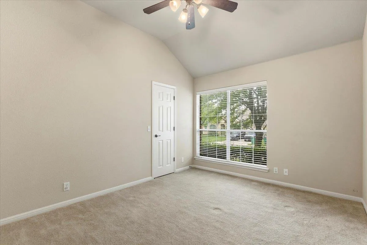 Photo 5 of 908 DOVER CASTLE LN