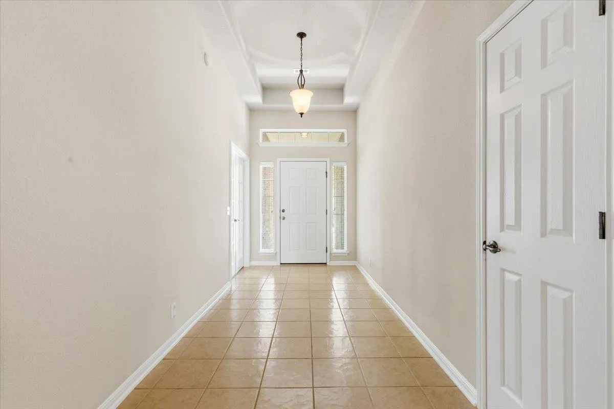 Photo 4 of 908 DOVER CASTLE LN
