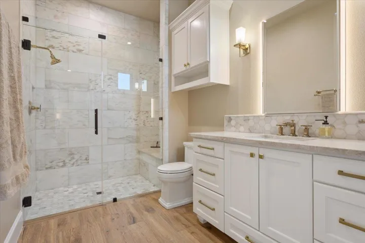 This is the en-suite full bathroom for the 3rd bedroom...