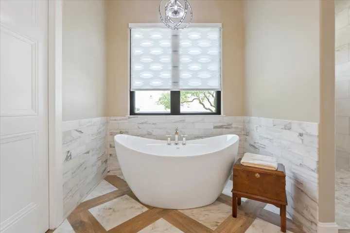 Its the end of the day and it's time for you to relax...add the bubbles and you're ready to soak and wind down...