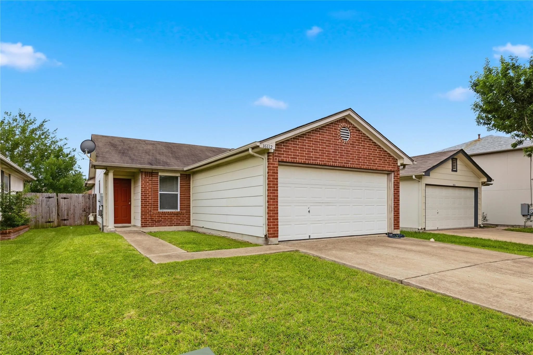 Photo 2 of 16112 HAMILTON POINT CIR