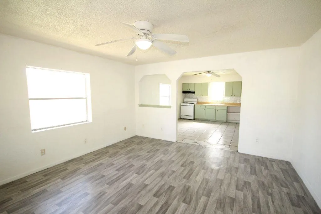 Photo 5 of 5204 GUADALUPE ST