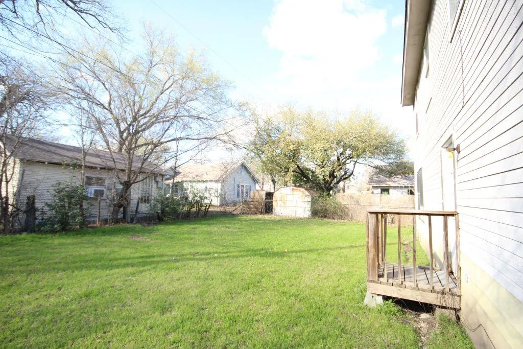 Photo 3 of 5204 GUADALUPE ST