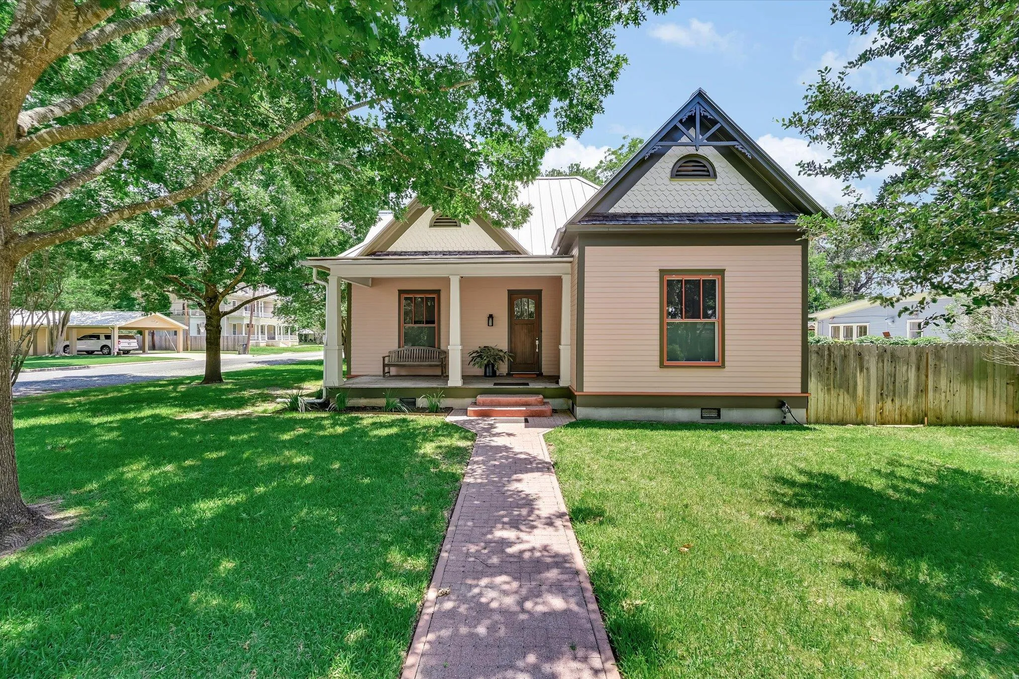 Photo of 506 GRESHAM ST, Smithville, TX, 78957