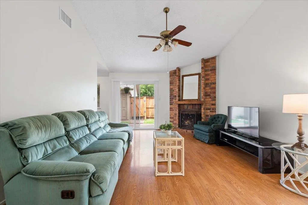 Photo 5 of 1617 W BRAKER LN #B