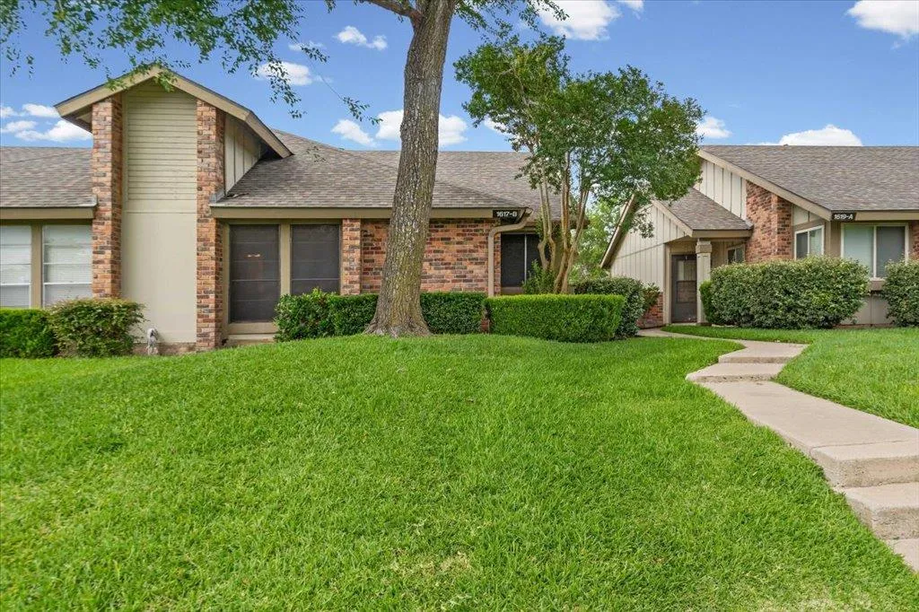Photo 3 of 1617 W BRAKER LN #B