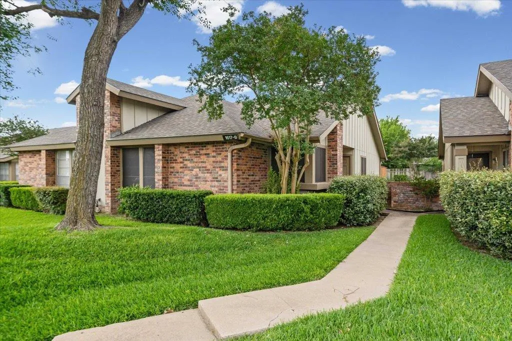 Photo 2 of 1617 W BRAKER LN #B