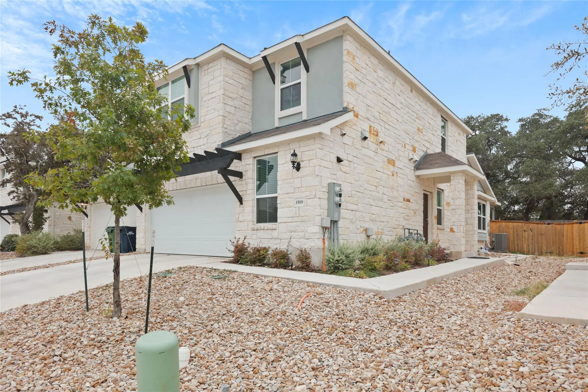 Photo 2 of 1519 FENTON HILL DR