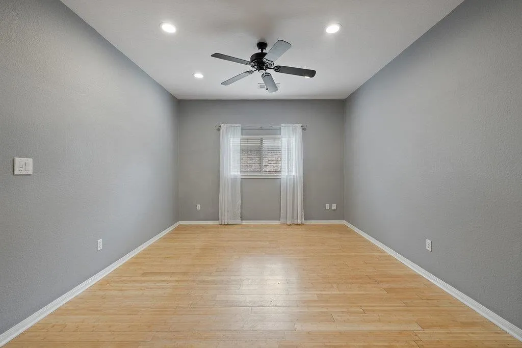 Photo 5 of 347 SPRING DR