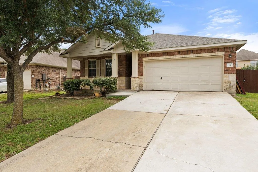 Photo 2 of 347 SPRING DR