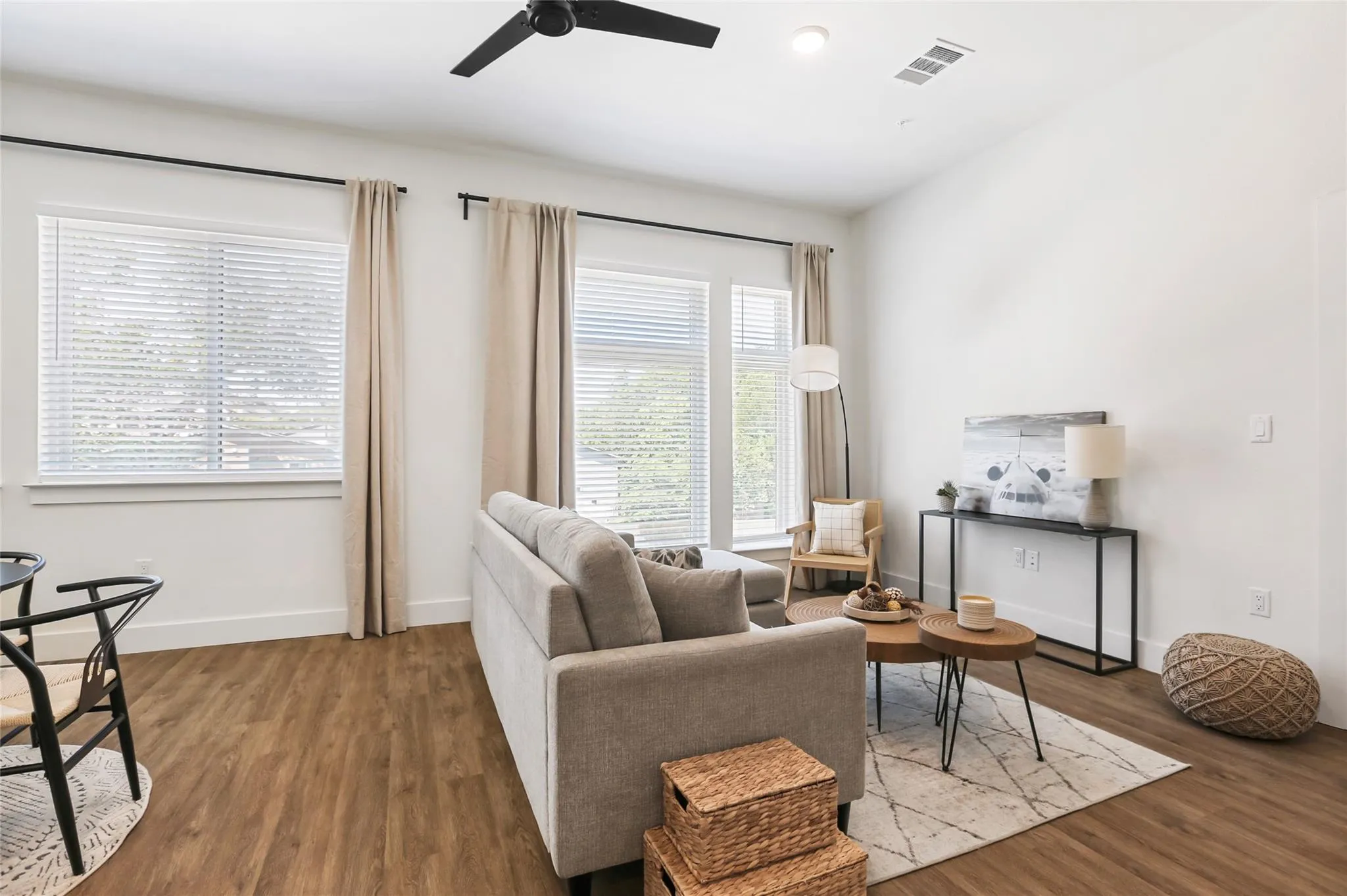 Photo 5 of 1811 WEBBERVILLE RD #1209