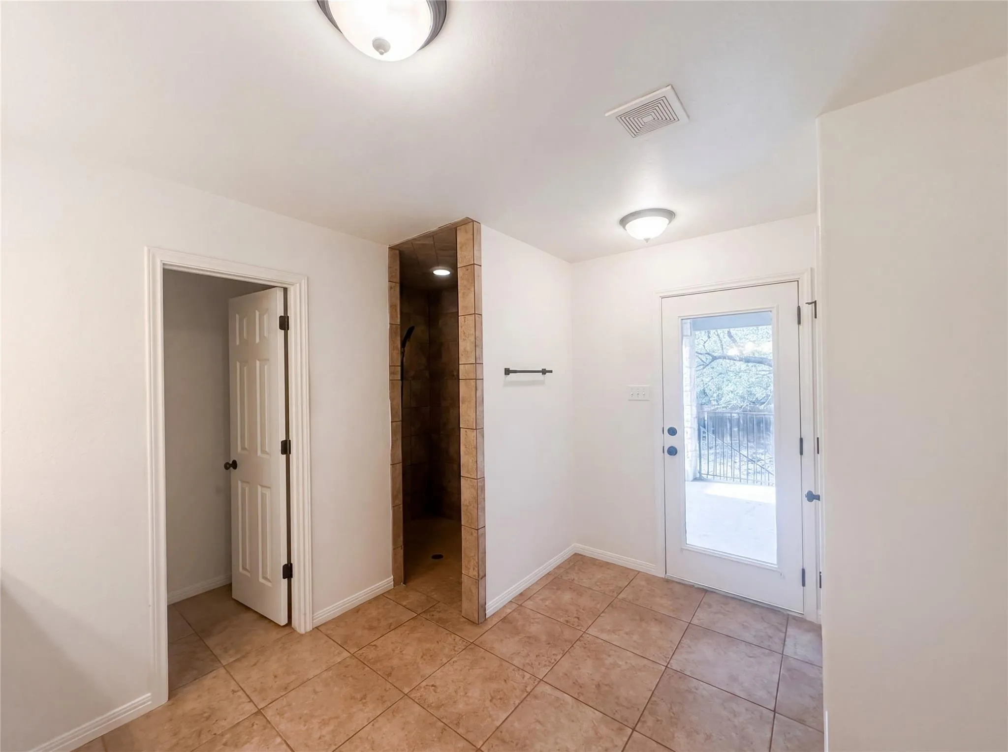 Photo 4 of 12 BIRCHWOOD CIR