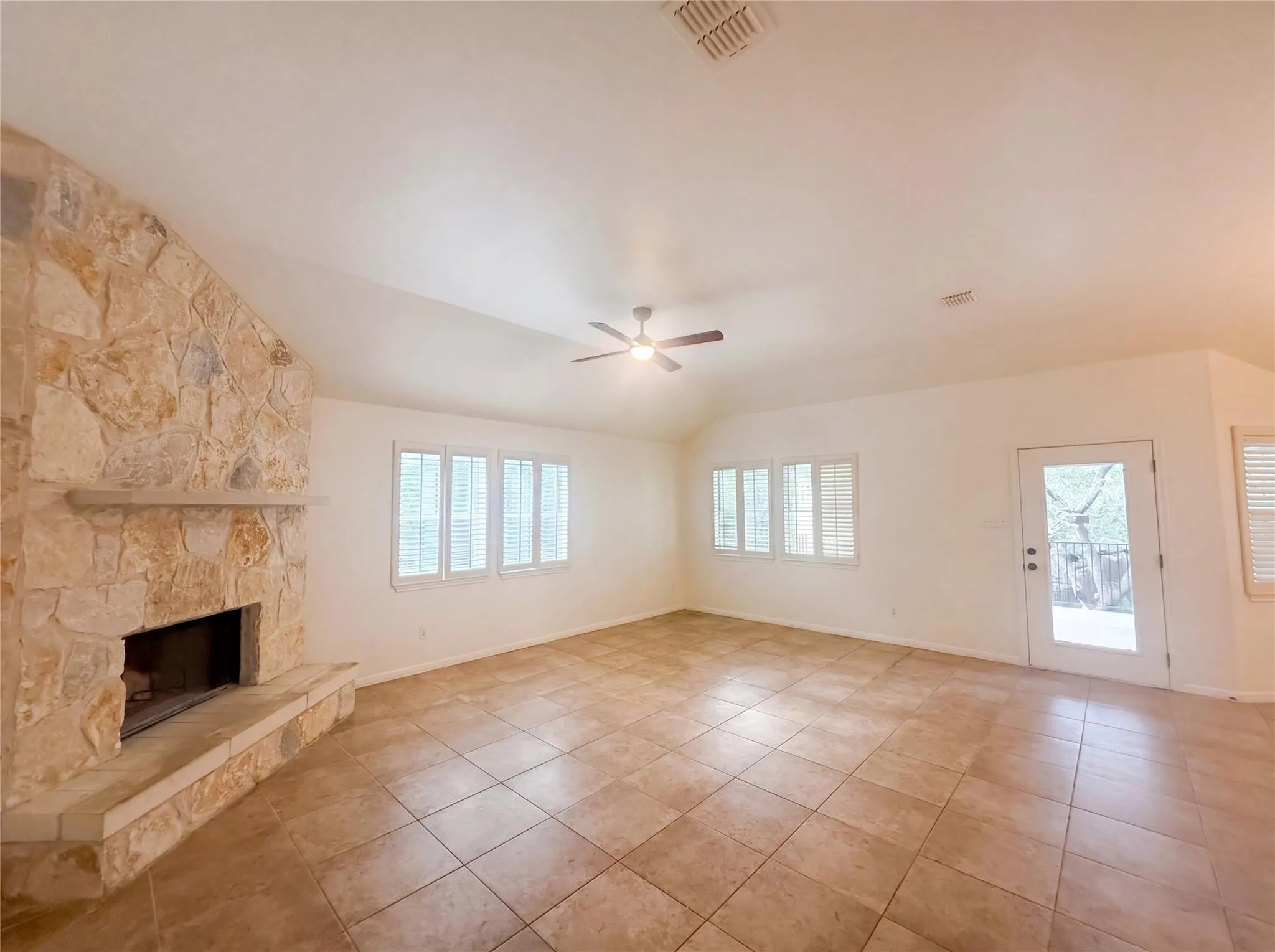 Photo 3 of 12 BIRCHWOOD CIR