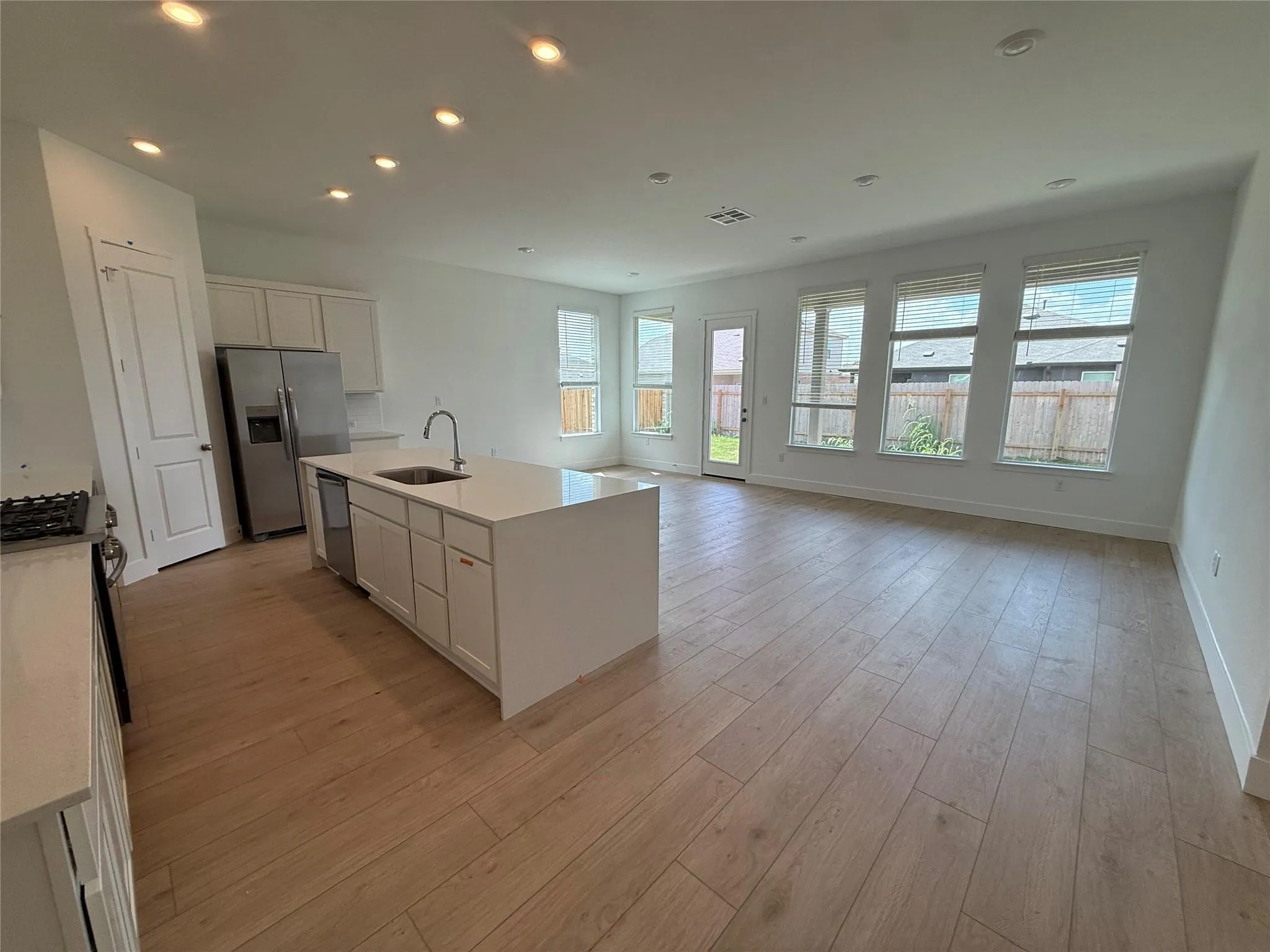 Photo 2 of 507 CORNICHE CIR