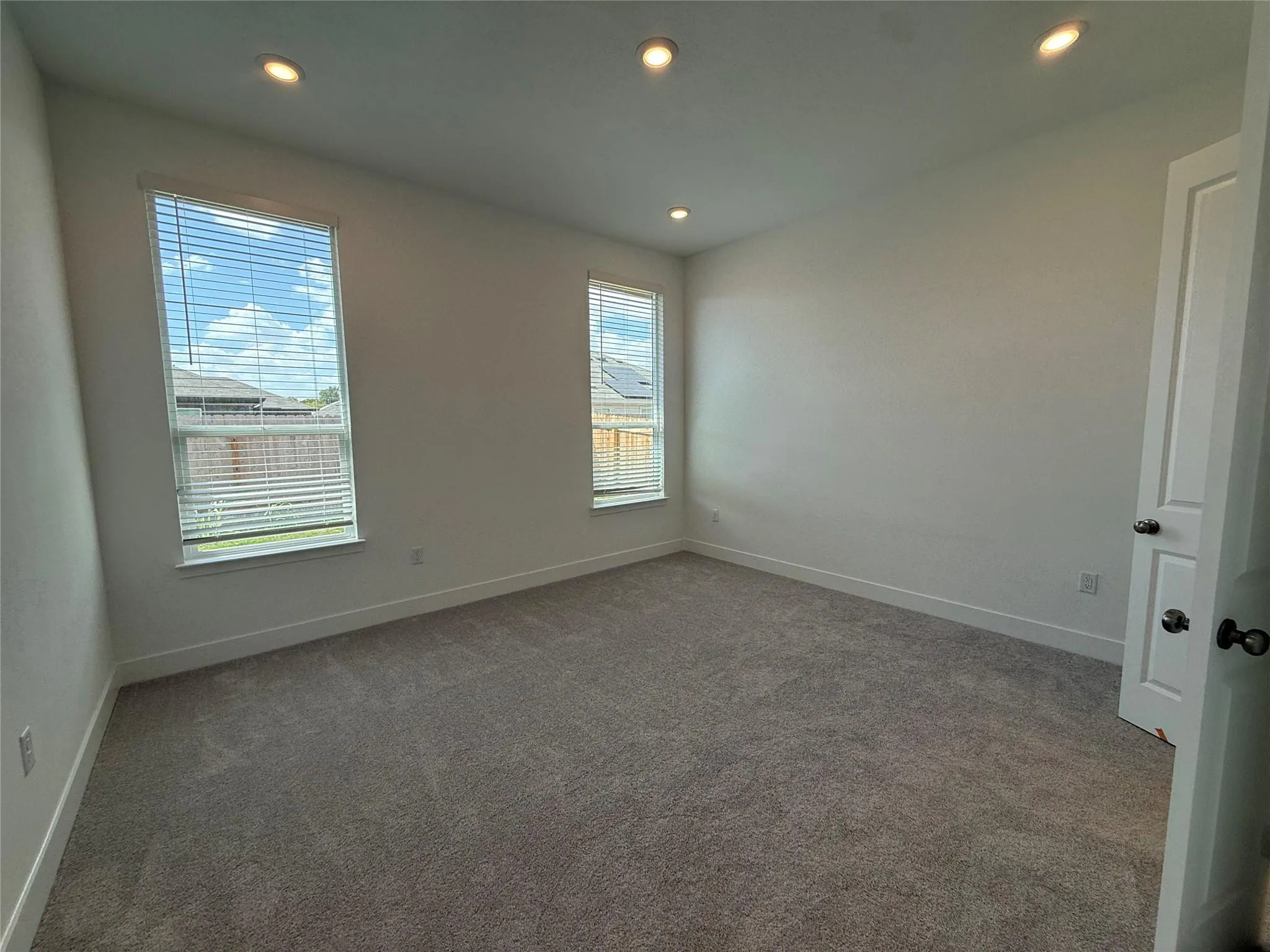 Photo 5 of 507 CORNICHE CIR