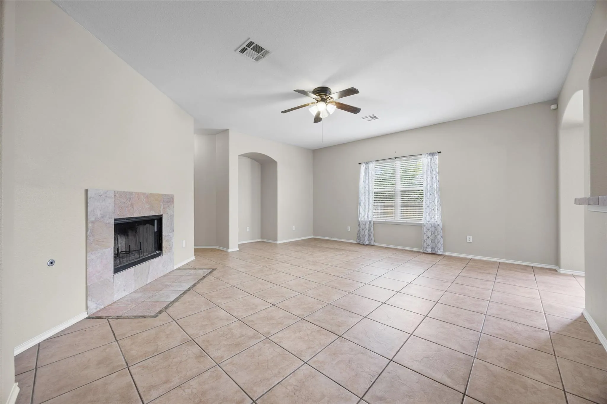 Photo 5 of 20521 FARM POND LN